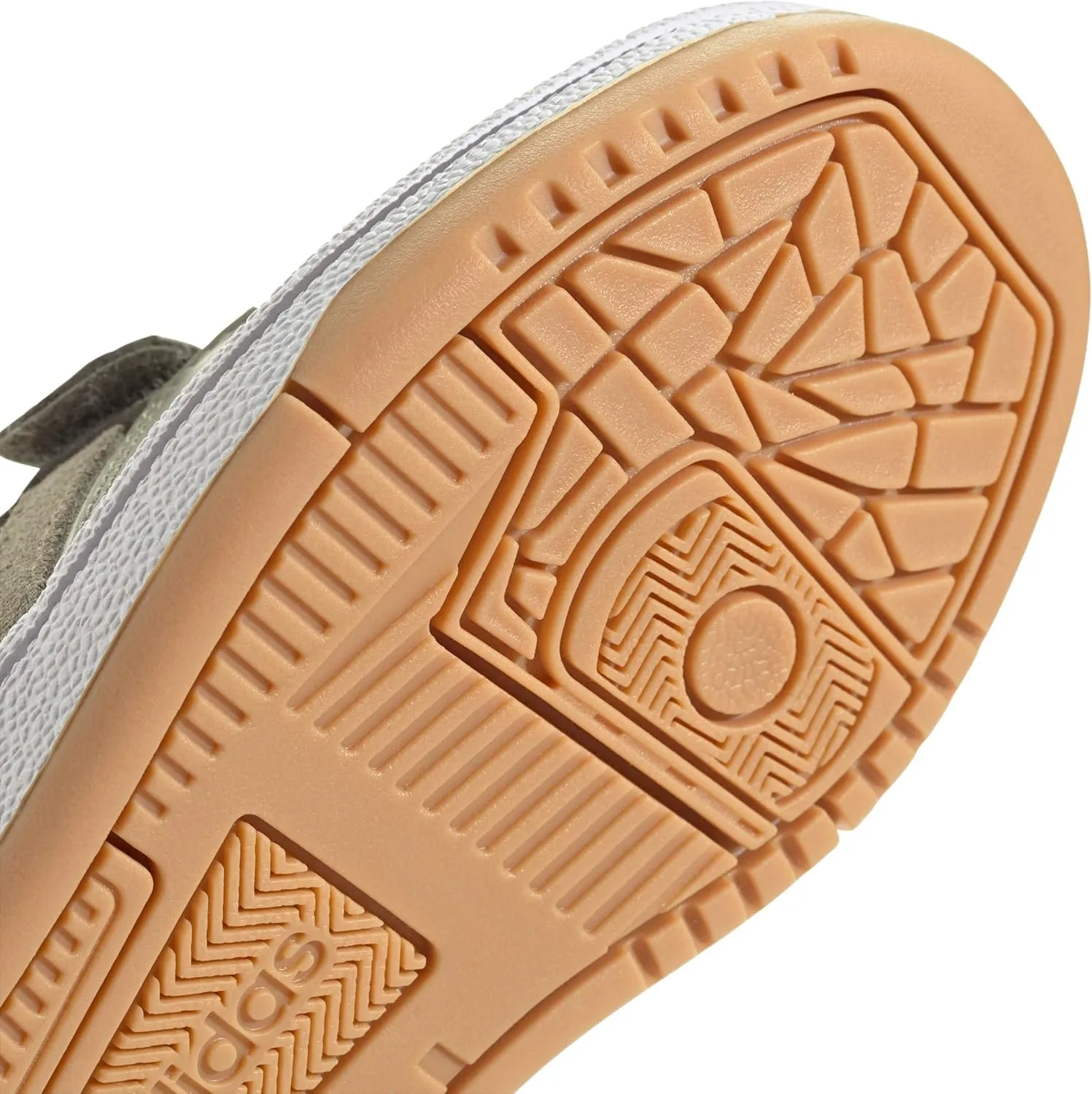 adidas Unisex-Child Turnaround Elastic Lace Basketball Sneaker