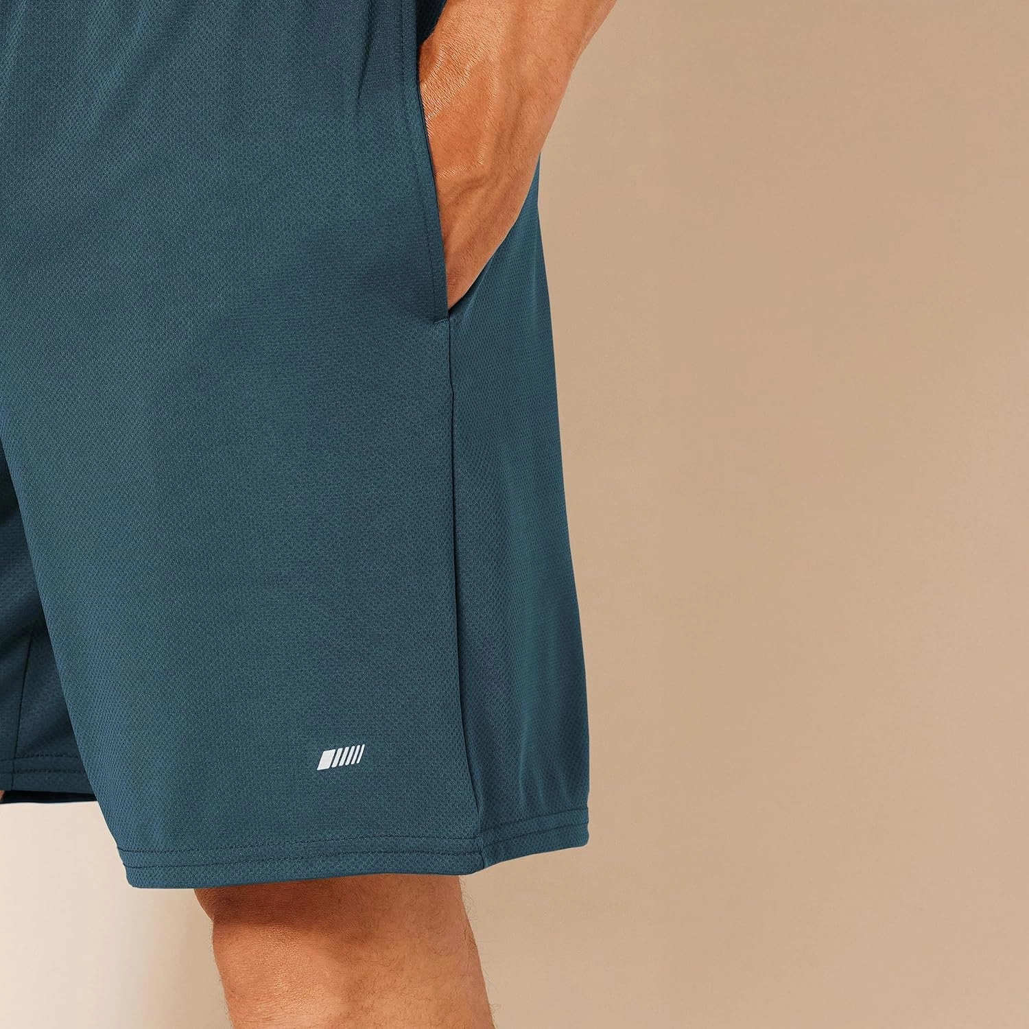 Amazon Essentials Men's Performance Tech Loose-Fit Shorts (Available in Big & Tall), Pack of 2