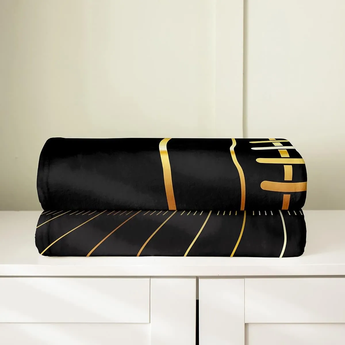 Football Blanket Throw 50x60 Inch Sport Player Throw Blanket for Boys Girls Teens Kids Rugby Sports Black Golden Ball Fleece Blanket American Football Warm Soft Room Decor Fuzzy Blanket
