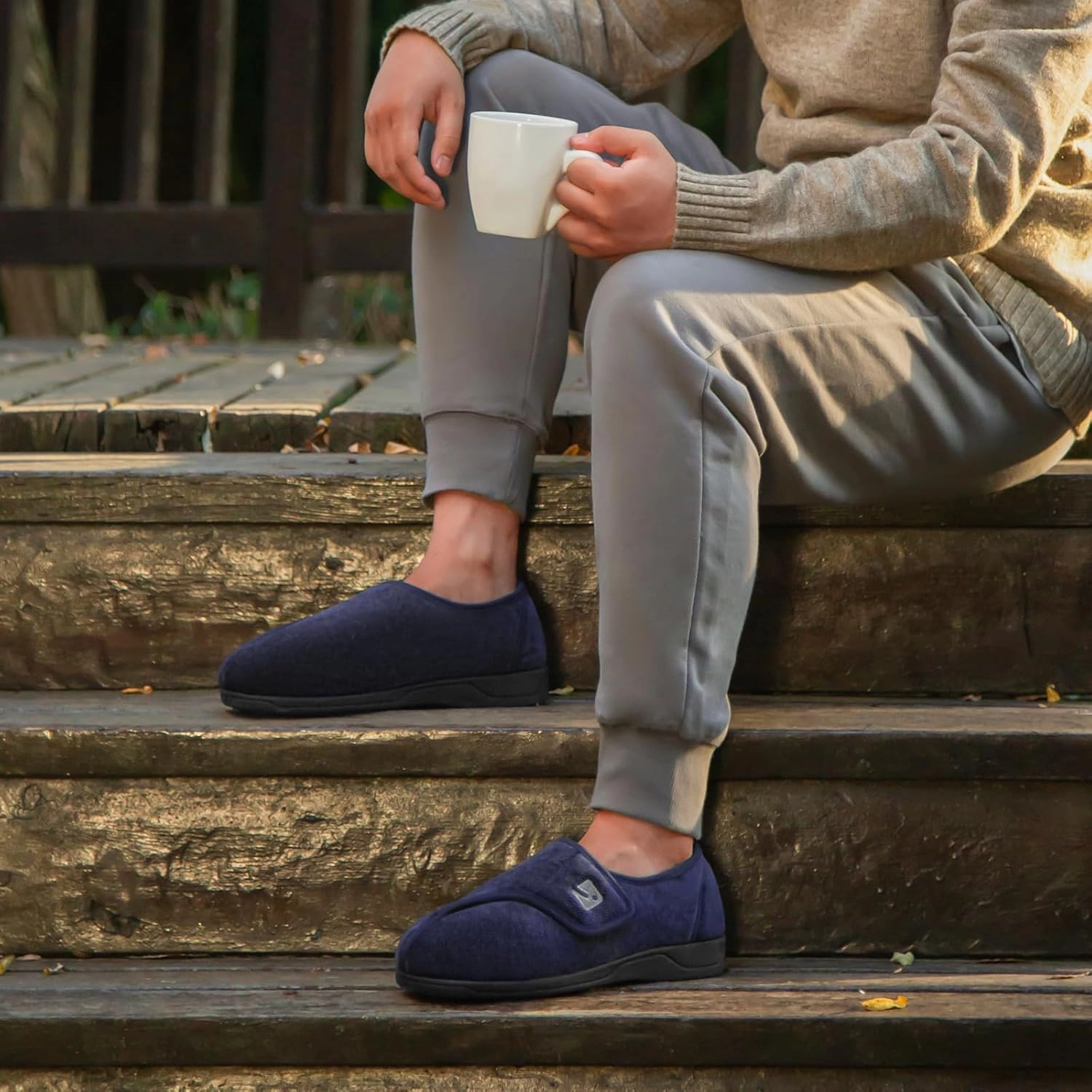 HomeTop Men's Adjustable Chenille Slippers Wide Soft Comfy Non-slip Indoor House Shoes