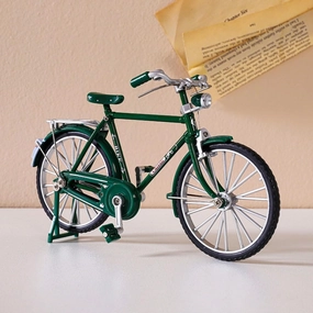 Miniature Alloy Bicycle Collections Bookshelf Decor, Metal Art Home Accessories, Desk Accessories Toy Finger Bike for Collections Home Living Room Bar Coffee Ornaments (Green)