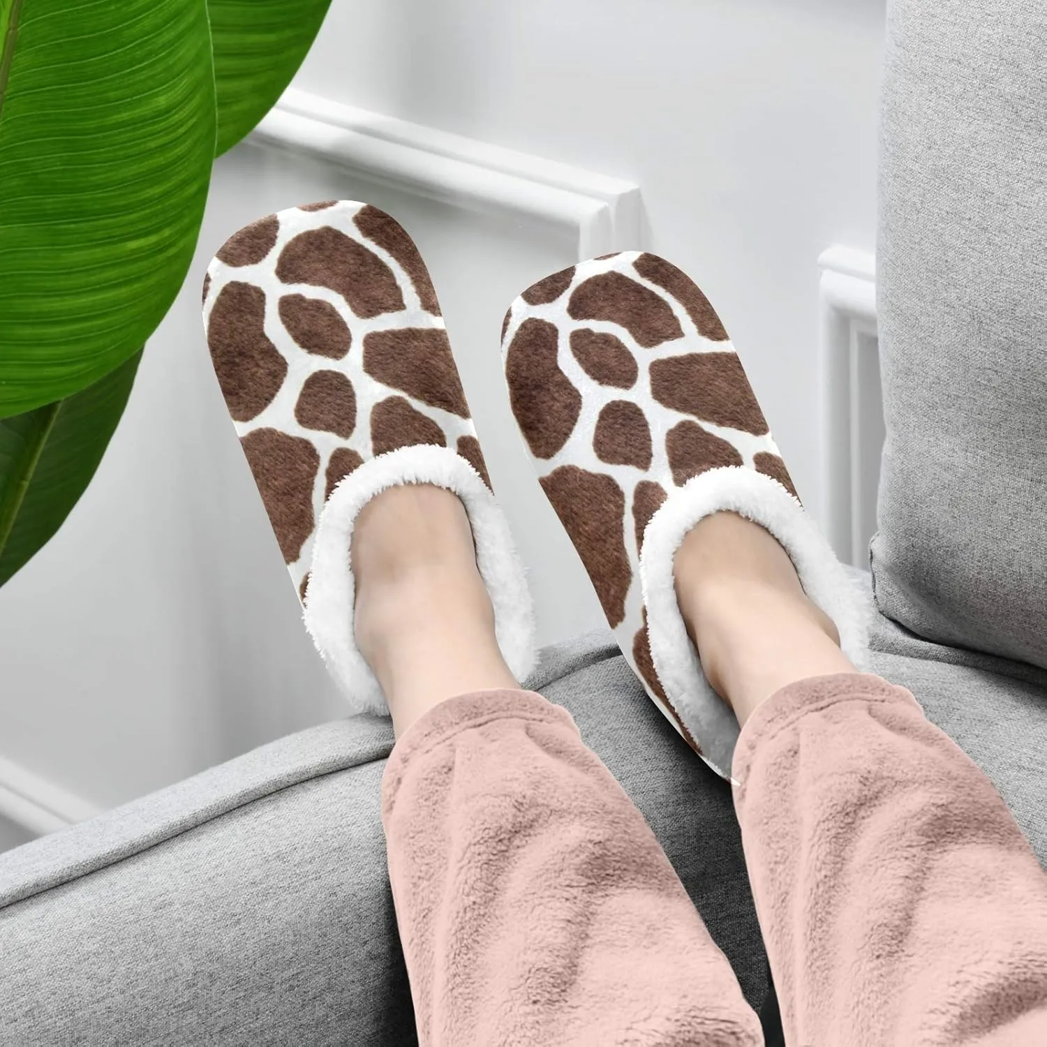 Naanle Women's Animal Print Giraffe Closed Back Memory Foam Slippers, Comfortable Indoor Outdoor Home Slippers, Fuzzy Fleece Warm, Anti-Slip Rubber Sole, Brown, Size 9-10 X-Wide