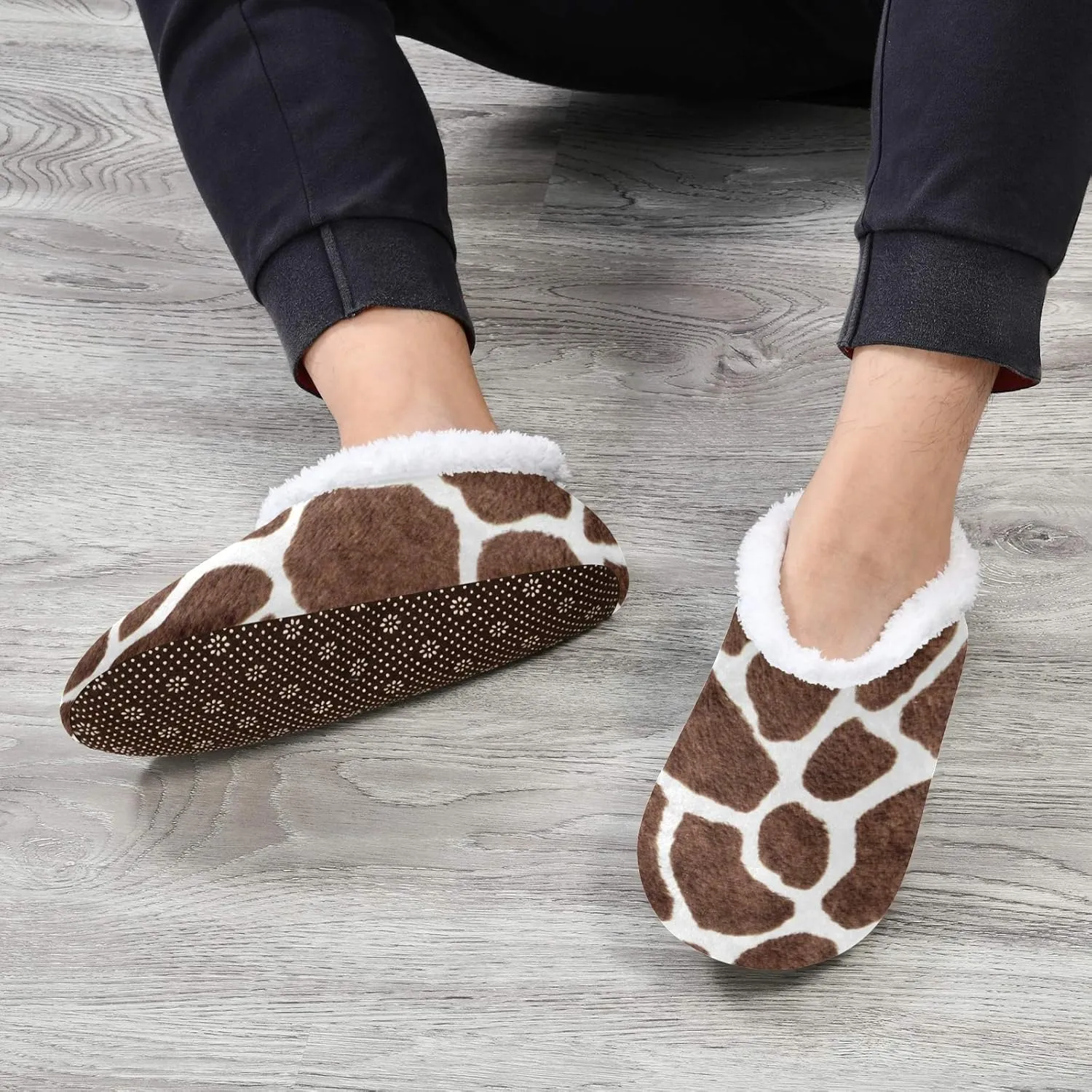 Naanle Women's Animal Print Giraffe Closed Back Memory Foam Slippers, Comfortable Indoor Outdoor Home Slippers, Fuzzy Fleece Warm, Anti-Slip Rubber Sole, Brown, Size 9-10 X-Wide