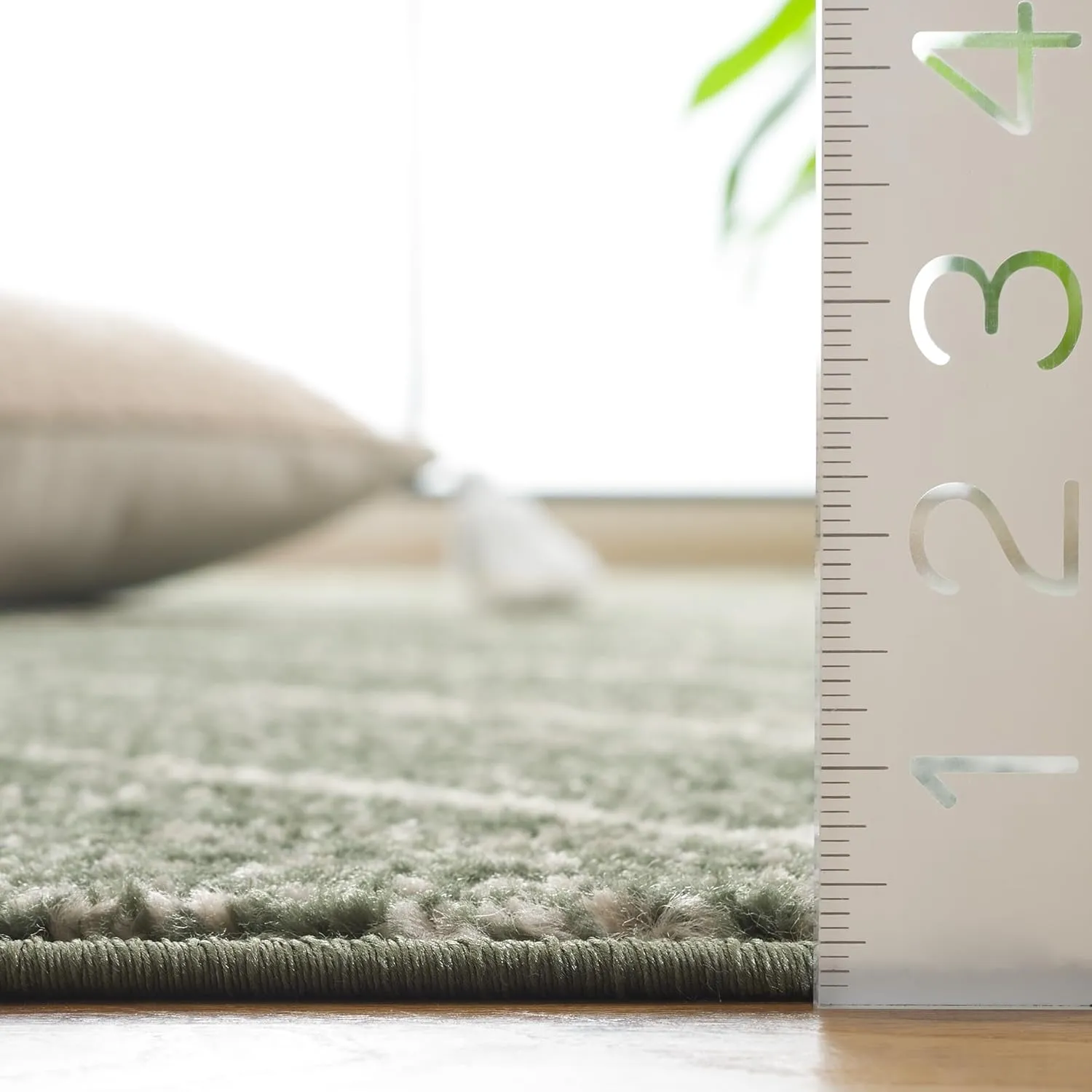SAFAVIEH Adirondack Collection Area Rug - 6' x 9', Green & Ivory, Geometric Design, Ideal for High Traffic Areas in Living Room, Bedroom & Dining Room (ADR251X-6)