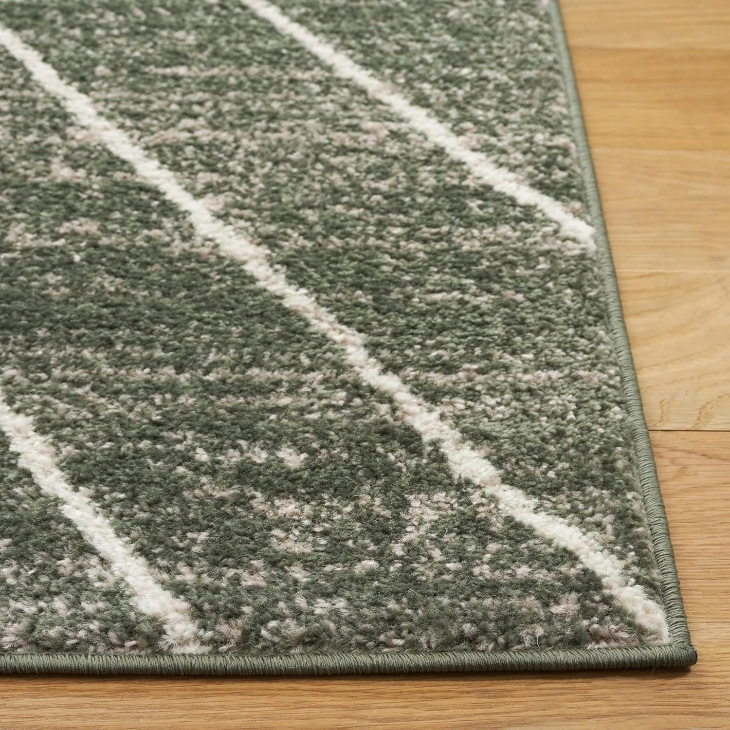 SAFAVIEH Adirondack Collection Area Rug - 6' x 9', Green & Ivory, Geometric Design, Ideal for High Traffic Areas in Living Room, Bedroom & Dining Room (ADR251X-6)