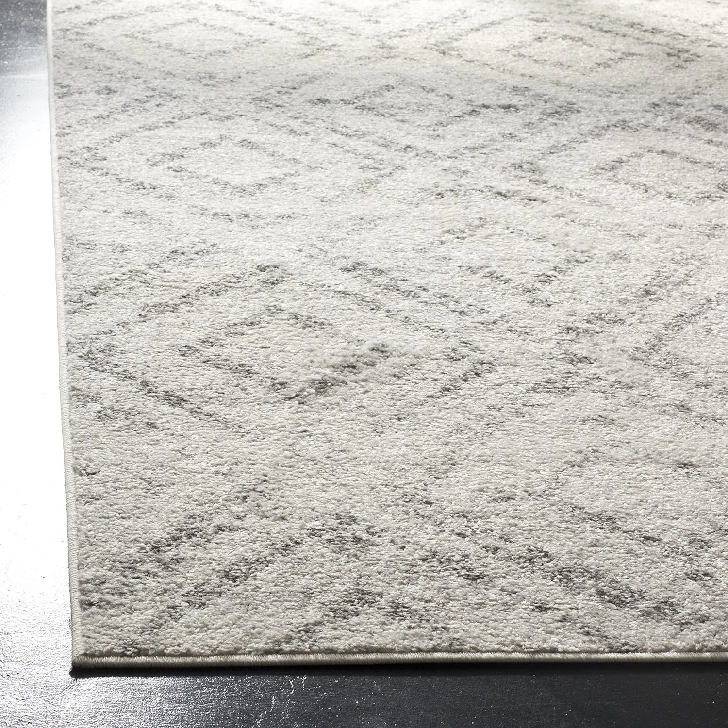 SAFAVIEH Area Rug 8x10 - Adirondack Collection - Large - Light Grey & Grey, Geometric Trellis Pattern, Non-Shedding & Easy Cleaning, Ideal for Living Room, Bedroom, Office, Dining Space (ADR131C)