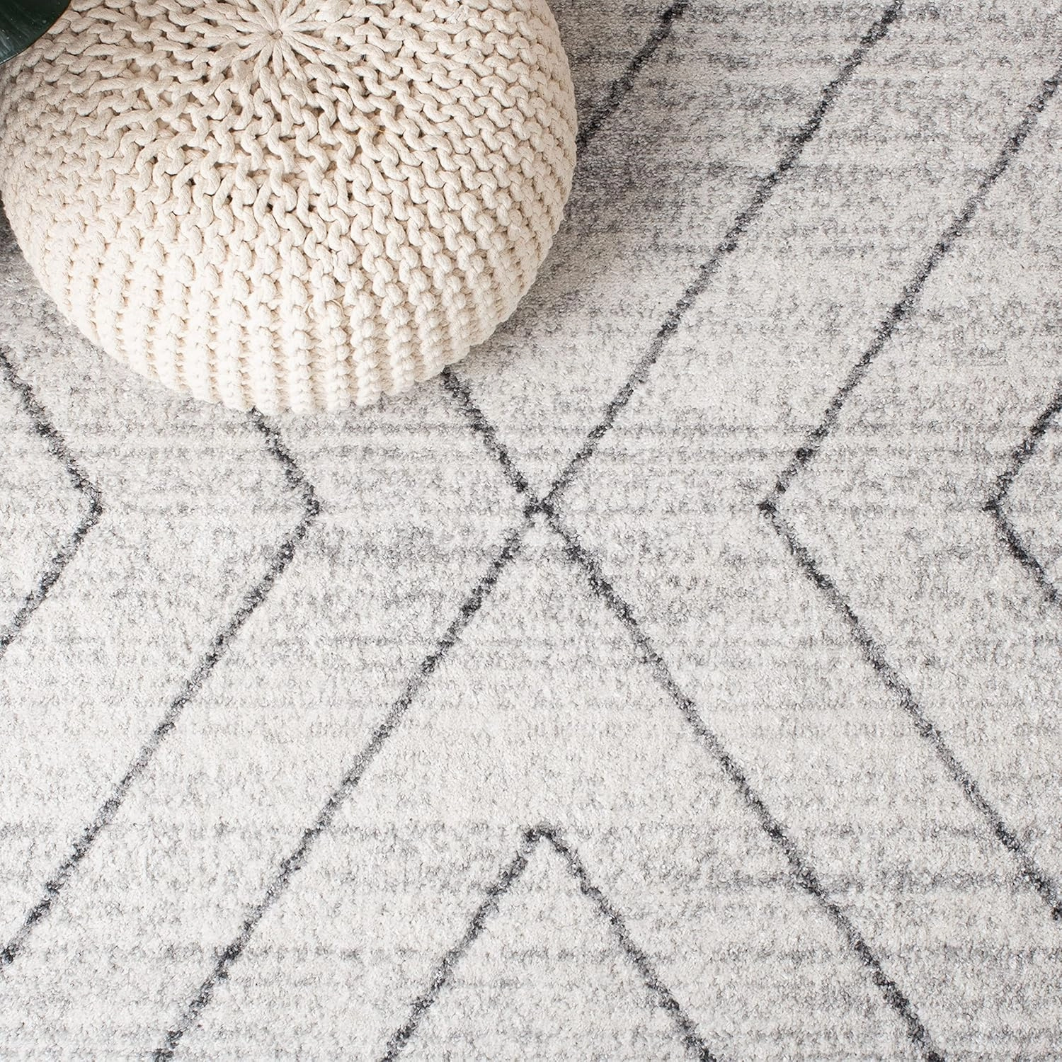 SAFAVIEH Adirondack Collection Area Rug - 9' x 12', Ivory & Dark Grey, Modern Geometric Design, Non-Shedding & Easy Care, Ideal for High Traffic Areas in Living Room, Bedroom (ADR251B)