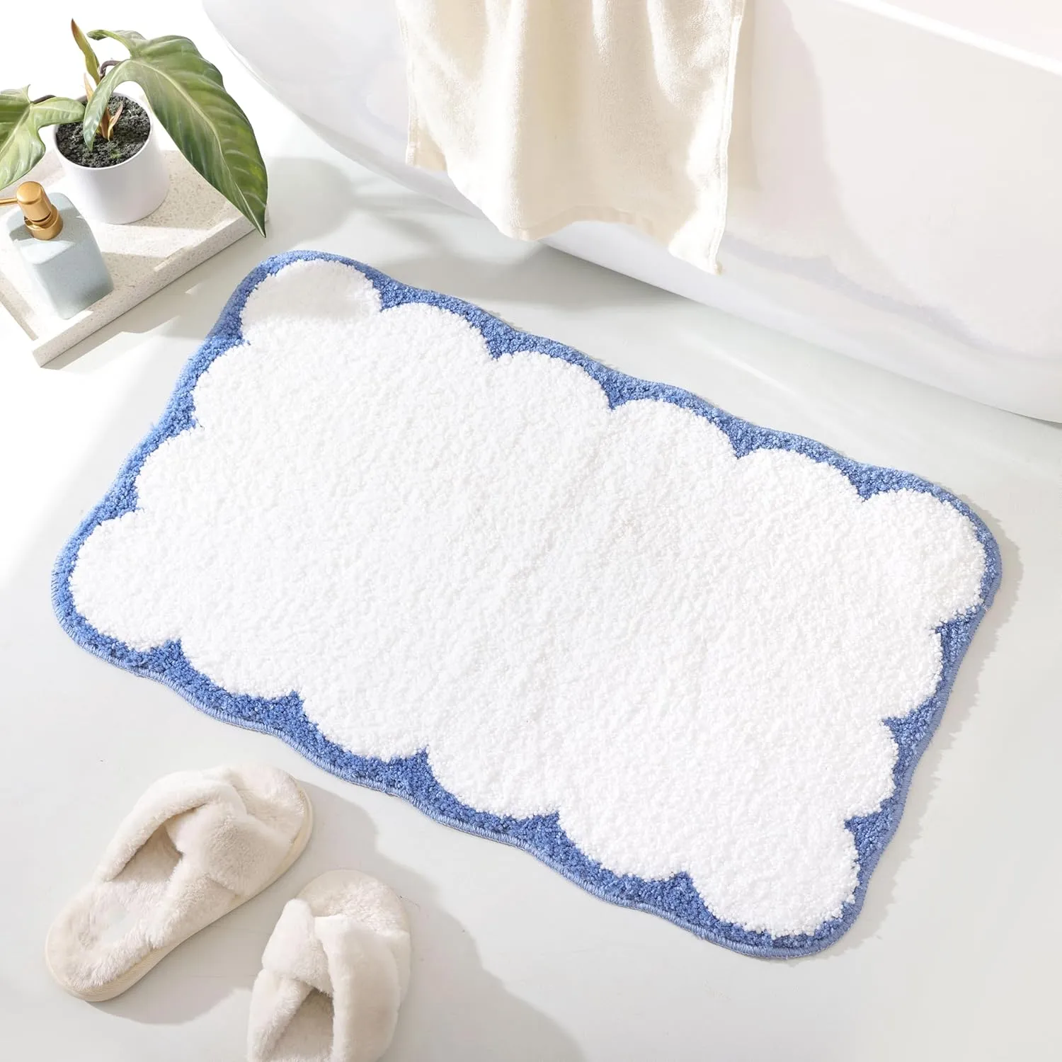 TRUEDAYS Blue Scalloped Bath Mat - Soft Microfiber Bathroom Rug, Non-Slip Cute Mat for Tub & Shower, Aesthetic Decor for Modern Bathrooms,32x20 Inches