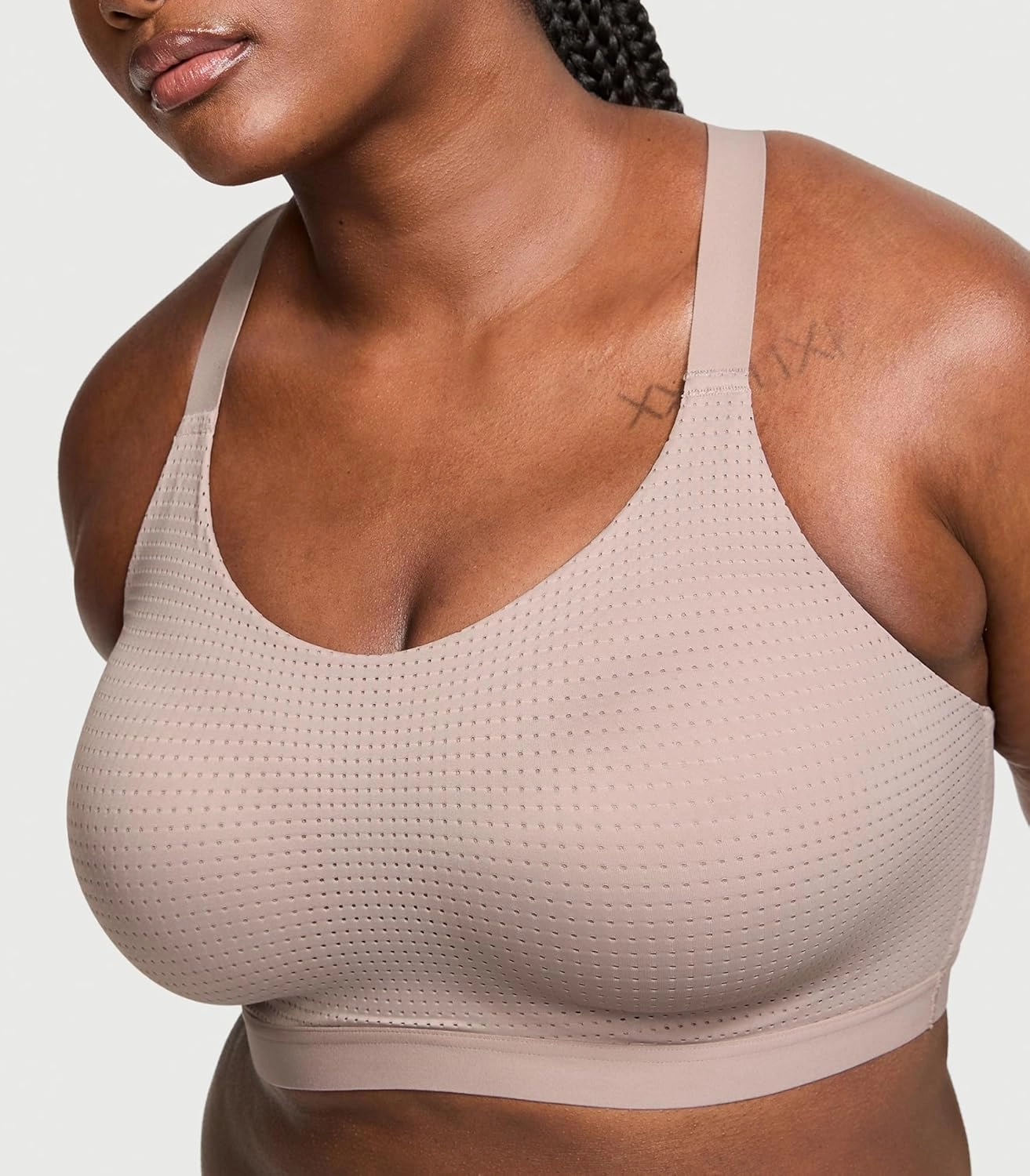 Victoria's Secret Women's VSX Lightweight Mesh Sports Bra, Medium Wireless Support (32A-38DD)